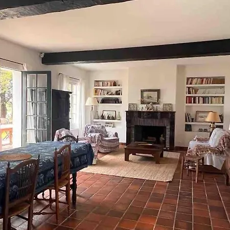 Σπίτι διακοπών Fantastic 6 Bedroom House With Stunning Sea View *