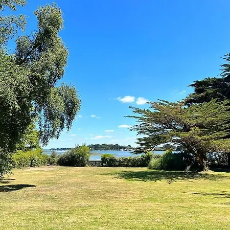Holiday home Fantastic 6 Bedroom House With Stunning Sea View Arzon